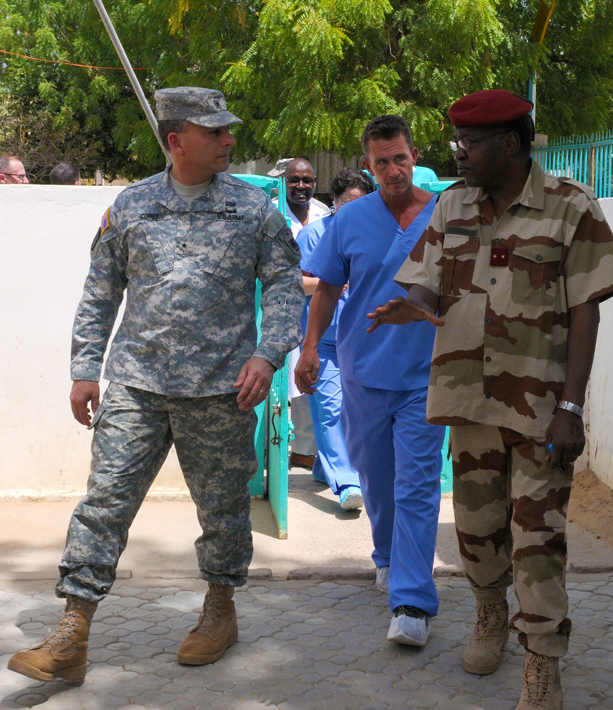 Medical Pros Work Together in Chad (1) of (5)