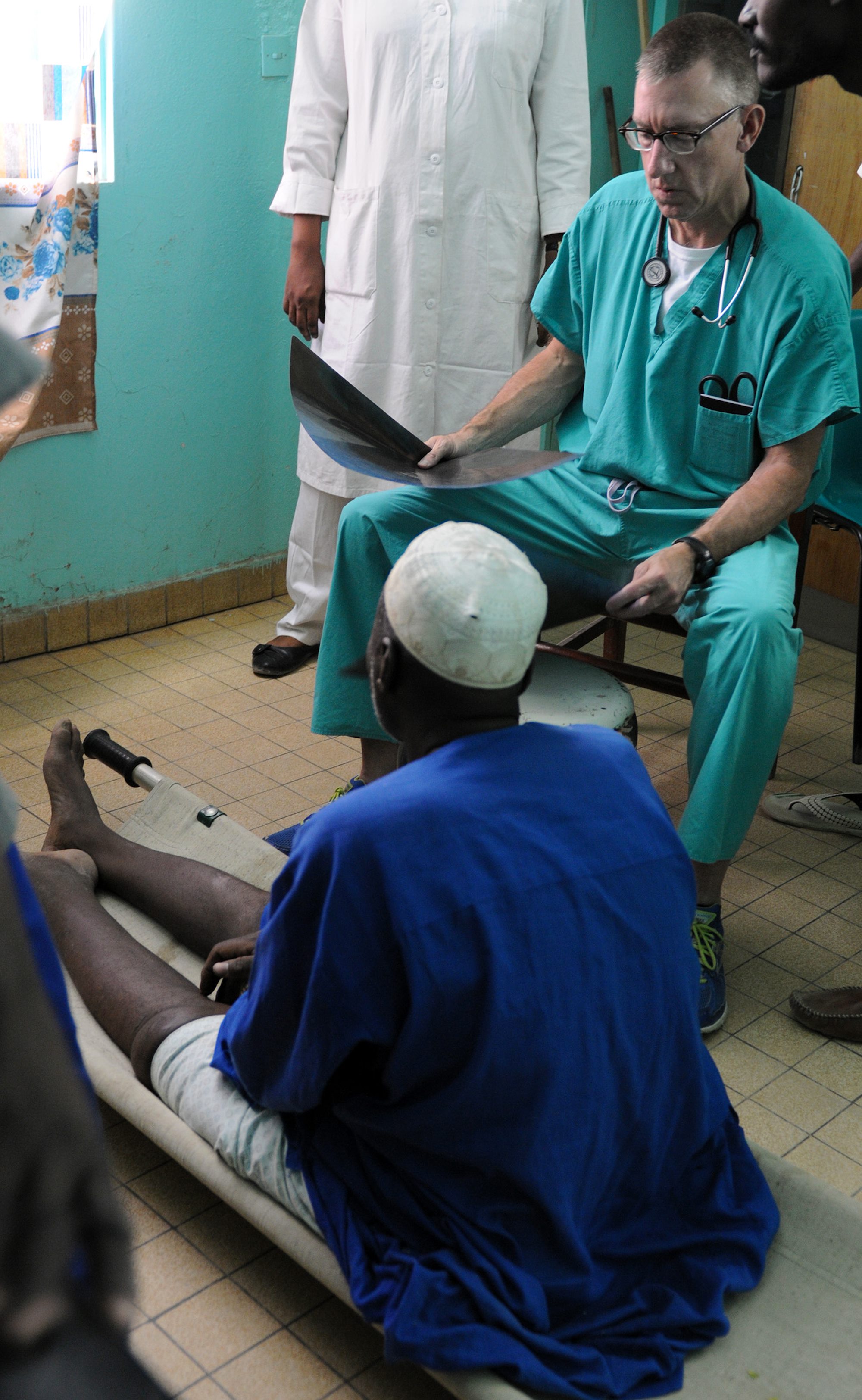 Medical Pros Work Together in Chad (3) of (5)