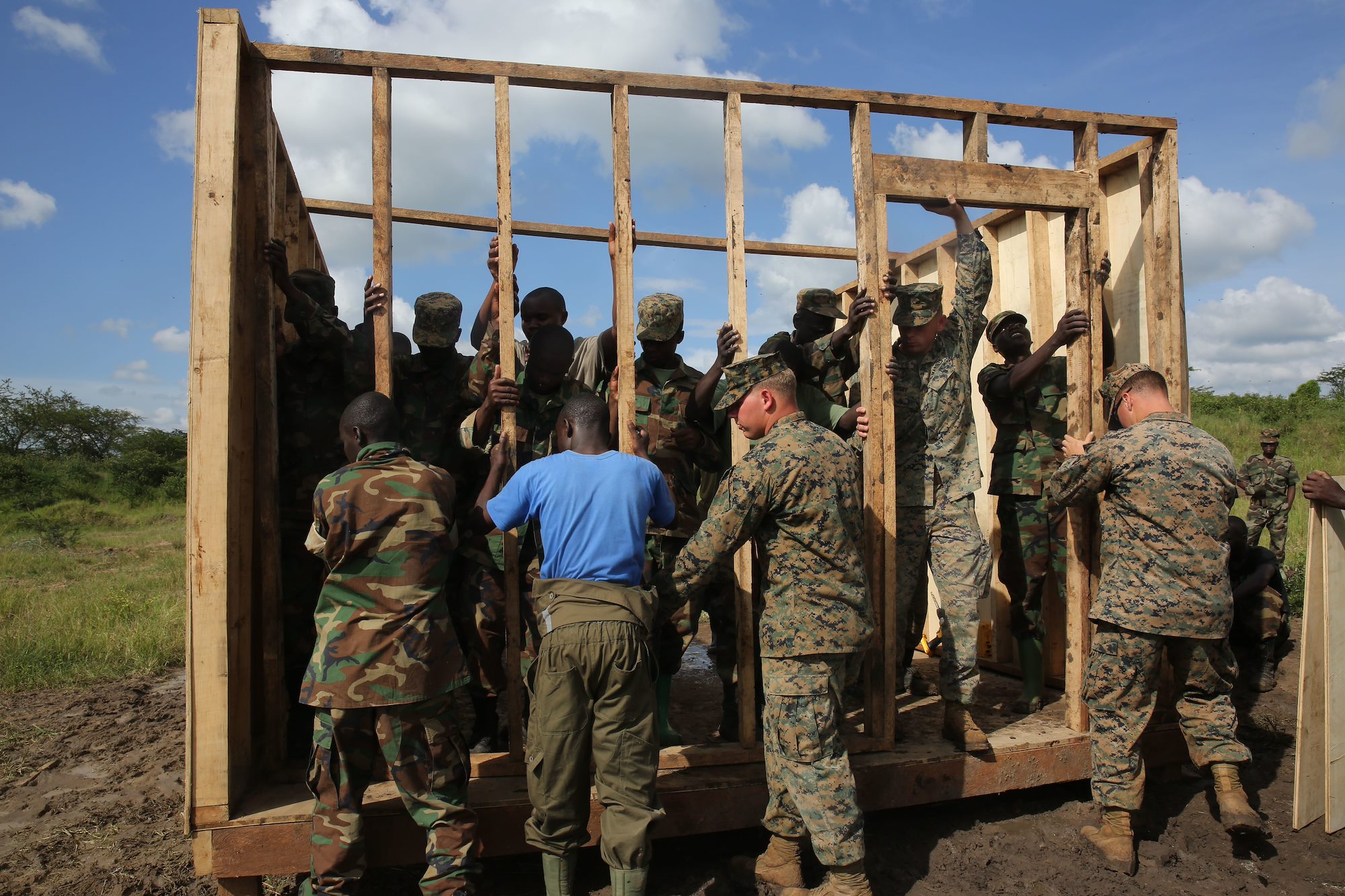 U.S. Marines and Ugandan Soldiers Fortify Engineering Skills (2) of (4)