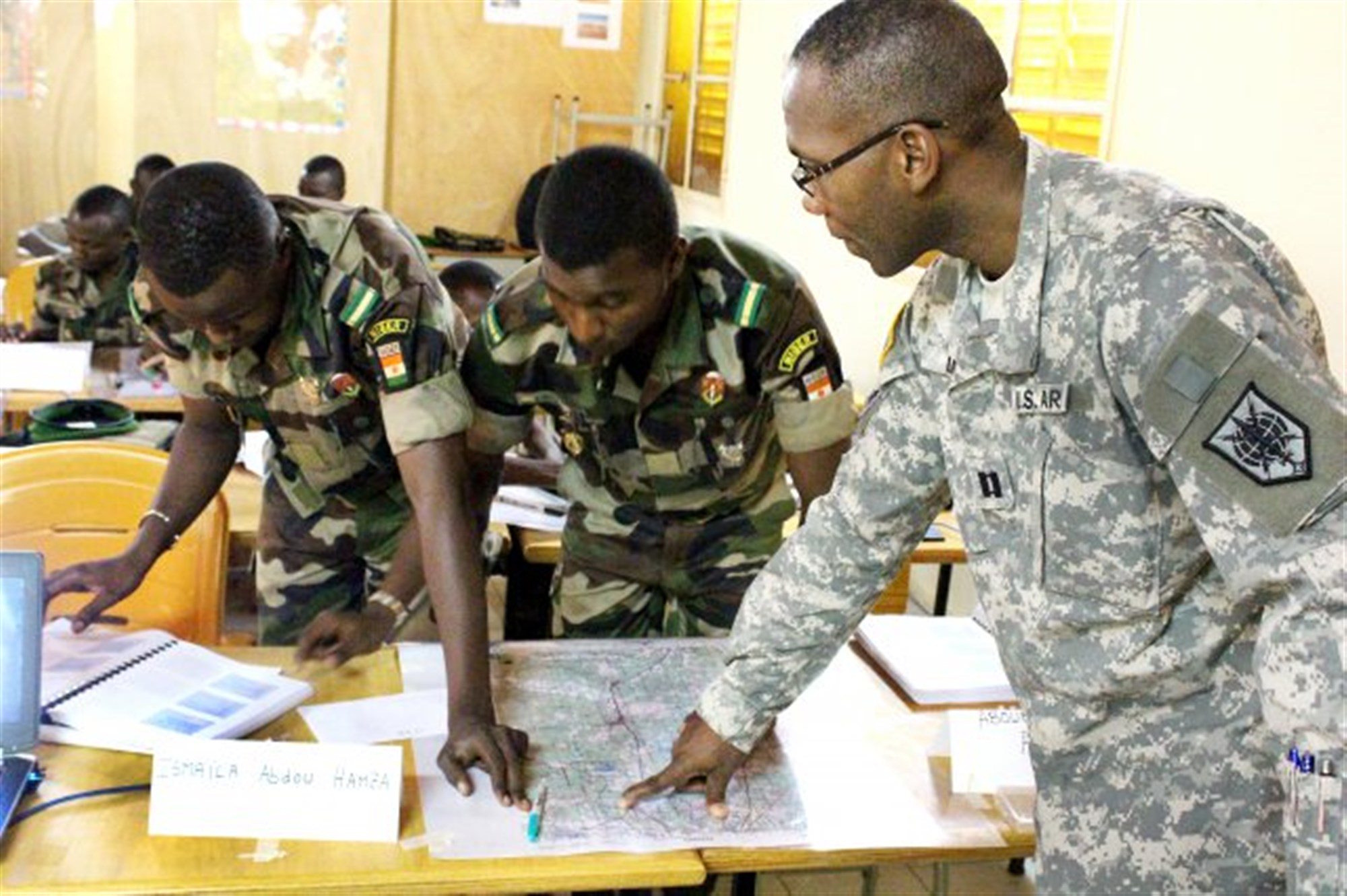 Nigerien, Malian Soldiers Aid U.S. Army's Translation Tech (1) of (1)