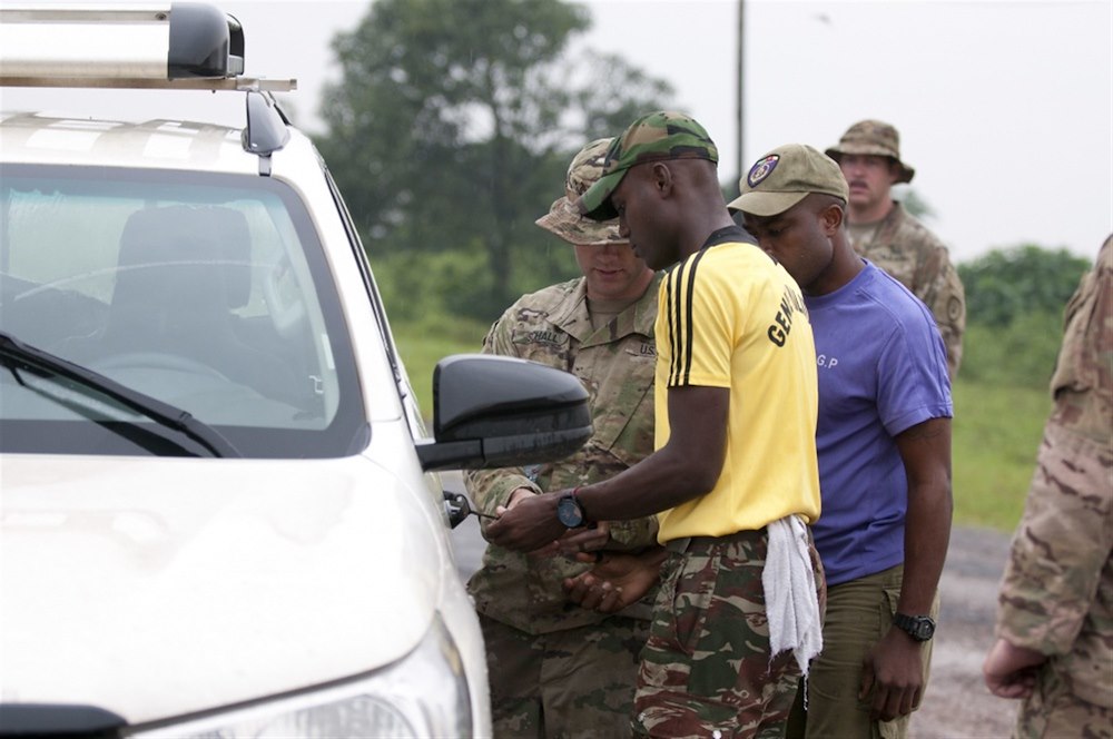 Cameroon’s Troops Learn About Counter-Bomb Operations