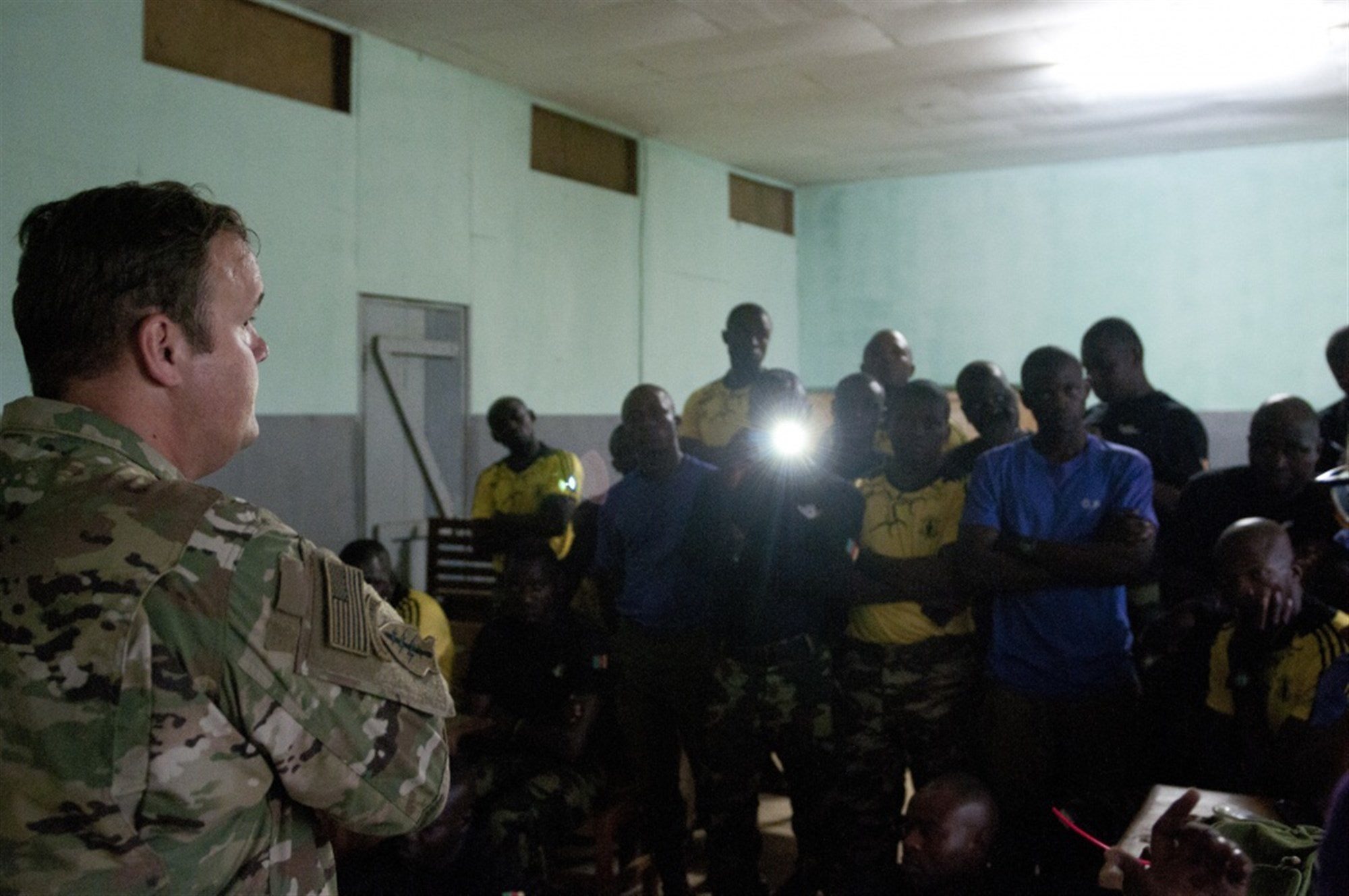 Cameroon’s Troops Learn About Counter-Bomb Operations
