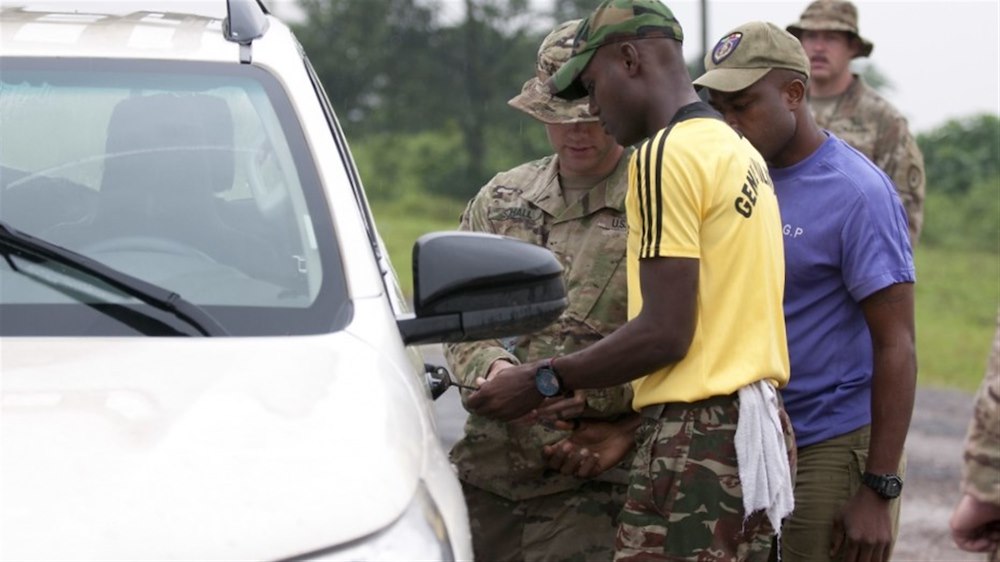 Cameroon’s Troops Learn About Counter-Bomb Operations