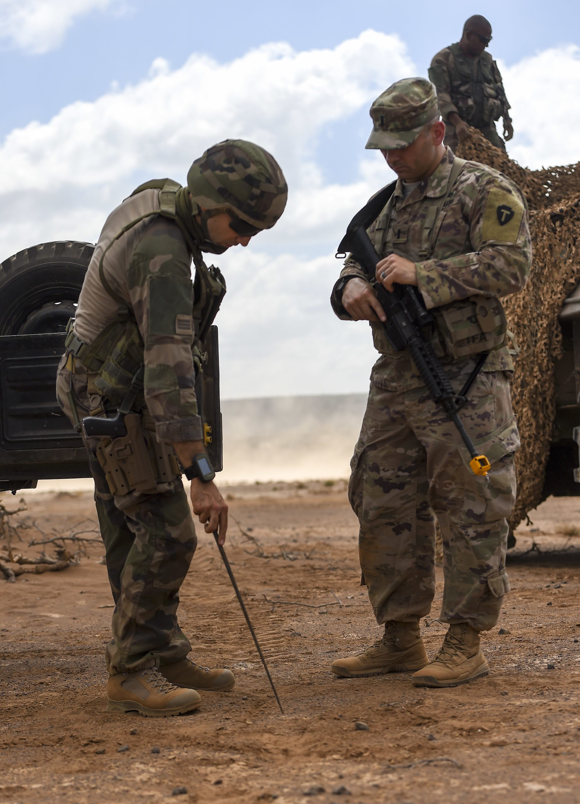 US service members hunker down for French Desert Commando Course