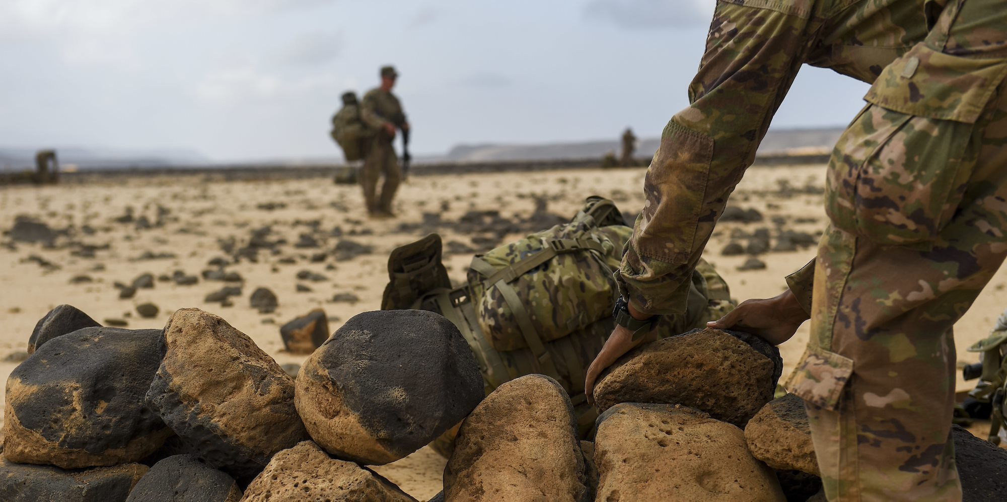 US service members hunker down for French Desert Commando Course