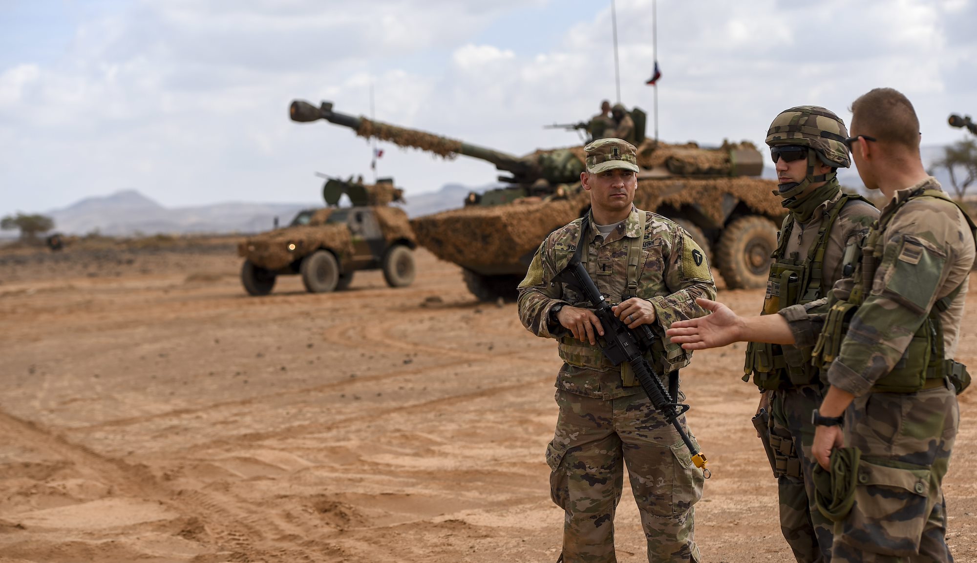 US service members hunker down for French Desert Commando Course