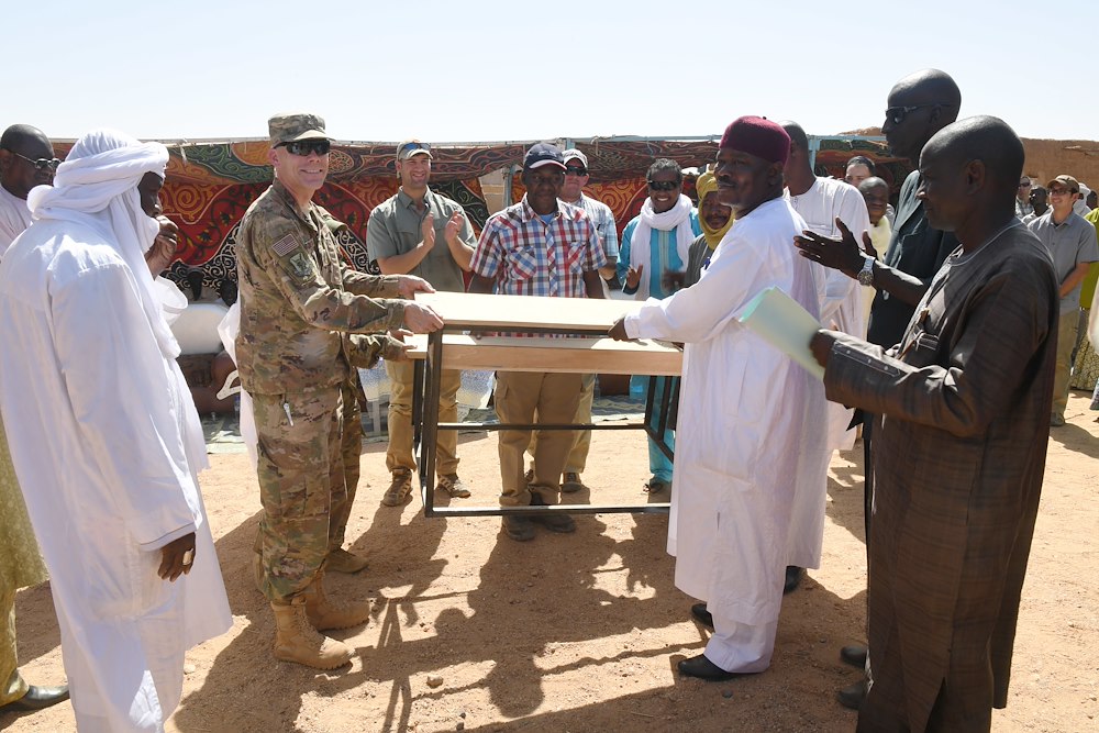 U.S. military donates desks, school supplies to Agadez primary school