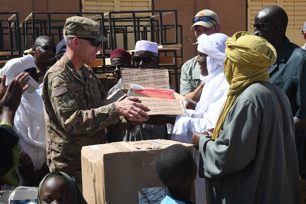 U.S. military donates desks, school supplies to Agadez primary school