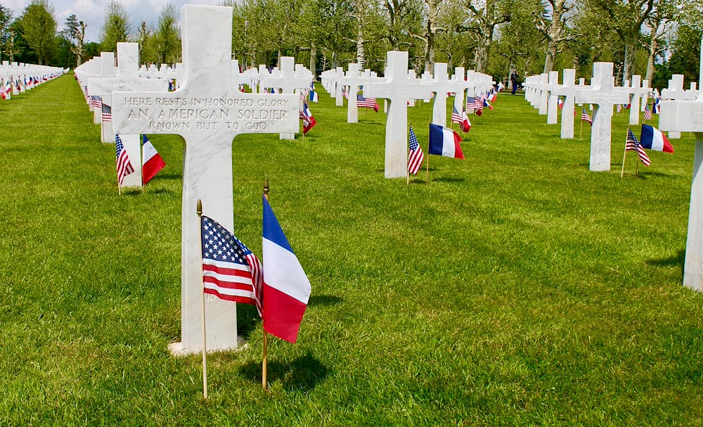 AFRICOM Commander Lays Wreath at WWI Cemetery
