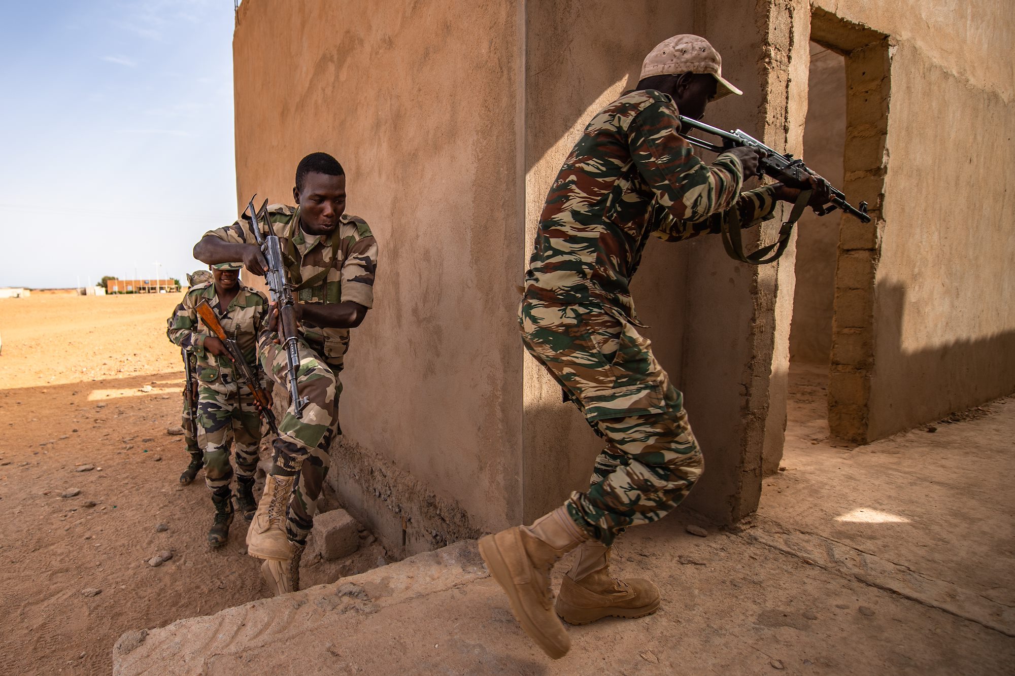 Air advisors train with Niger Armed Forces at AB201