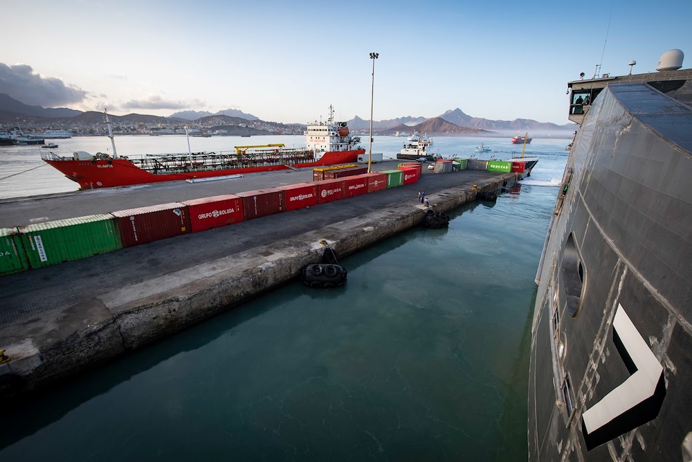 USNS Carson City Departs Mindelo