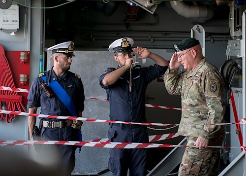 CJTF-HOA Commanding General visits Operation Atalanta