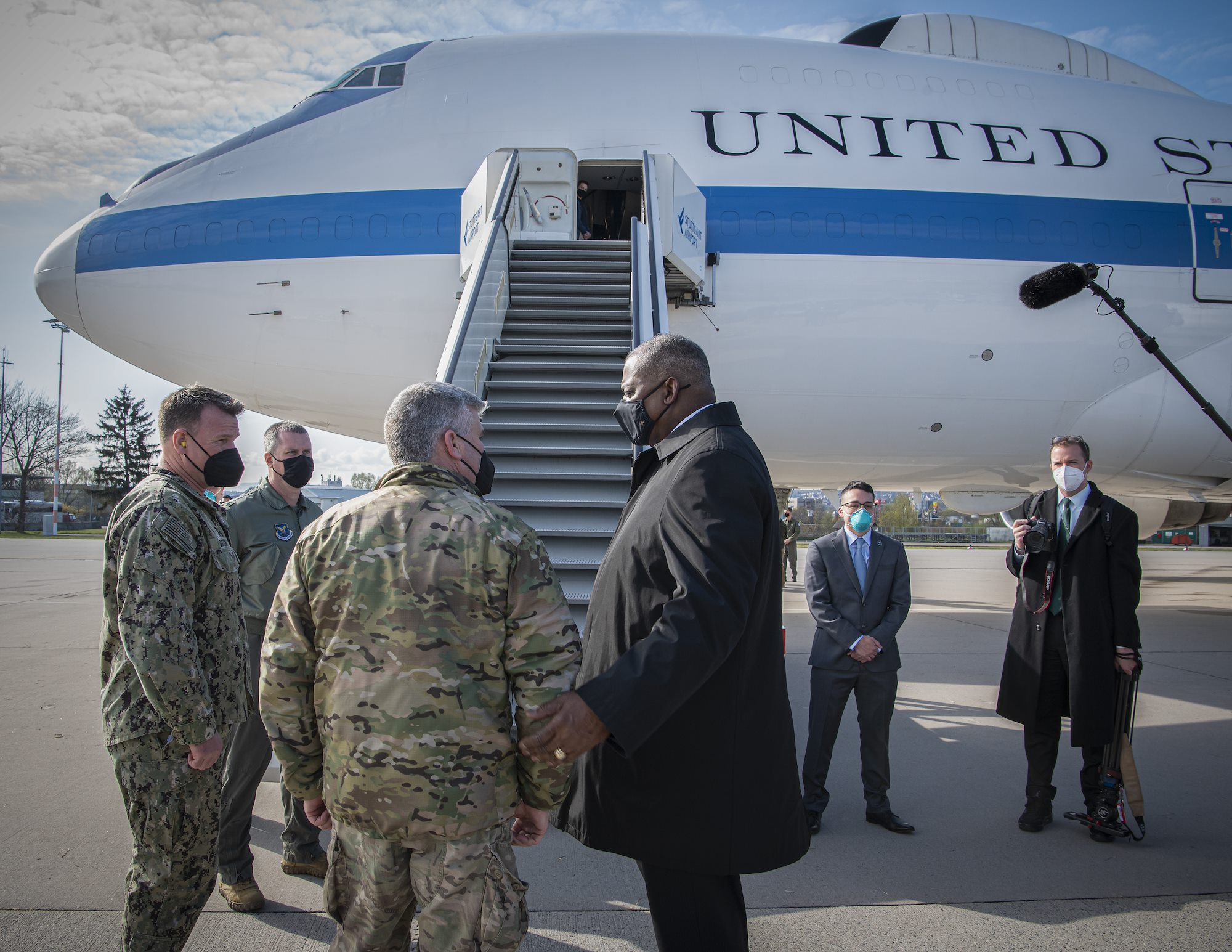 Secretary of Defense visits AFRICOM to share vision, recognize personnel