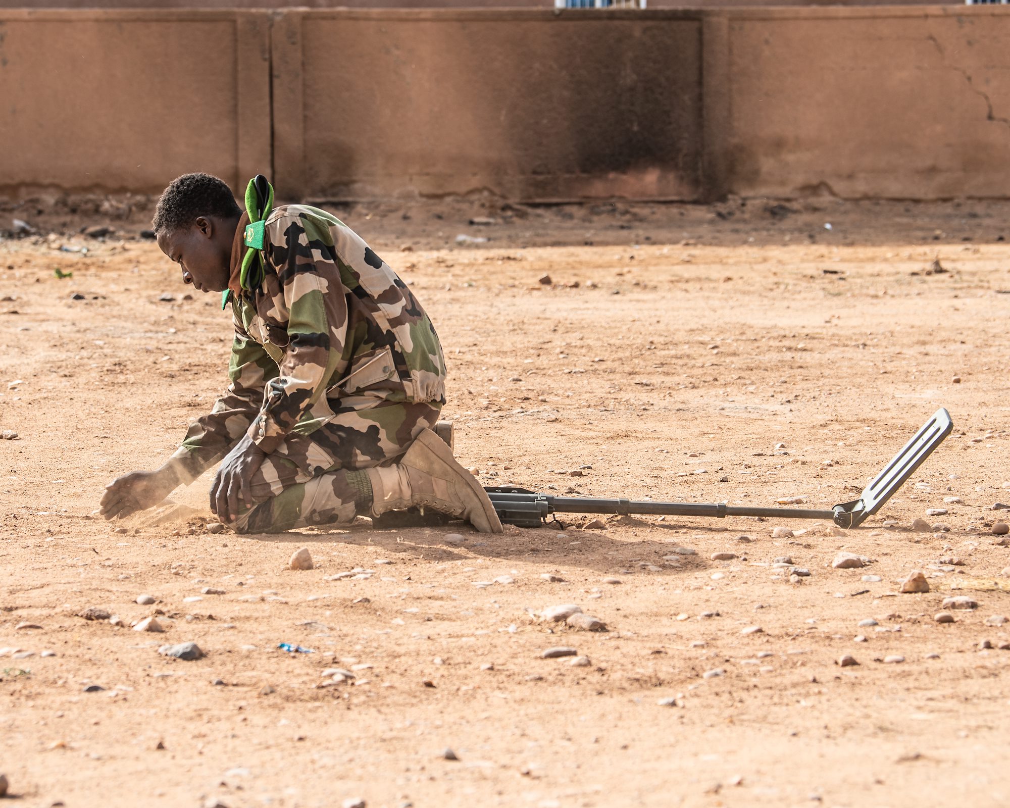 USAF explosive ordnance disposal technicians conduct joint training with Nigerien Armed Forces