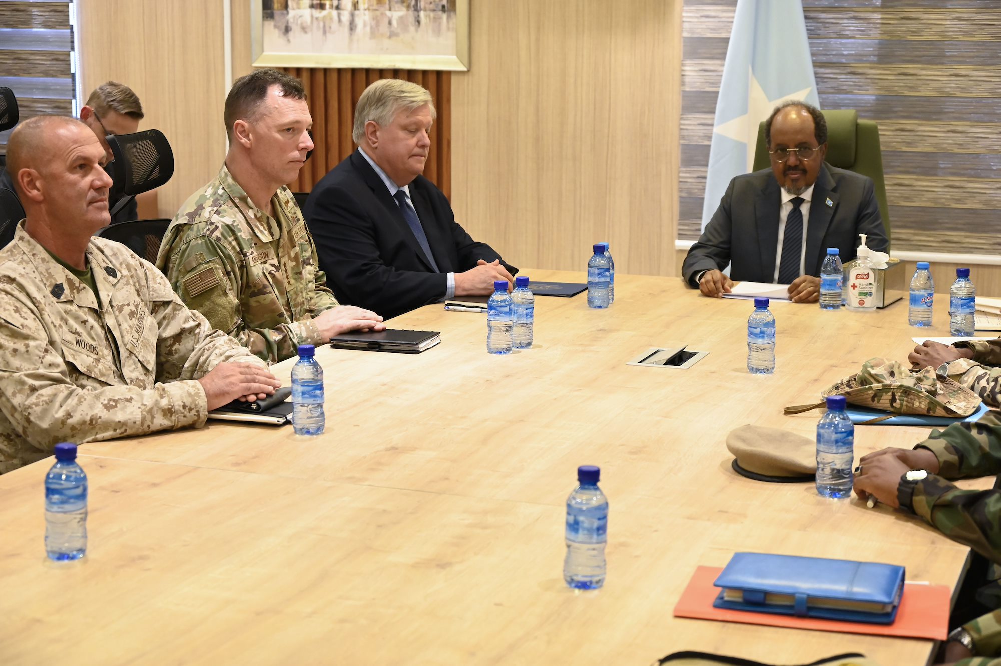Gen. Dagvin Anderson meets with Somali President Hassan Sheikh Mohamud