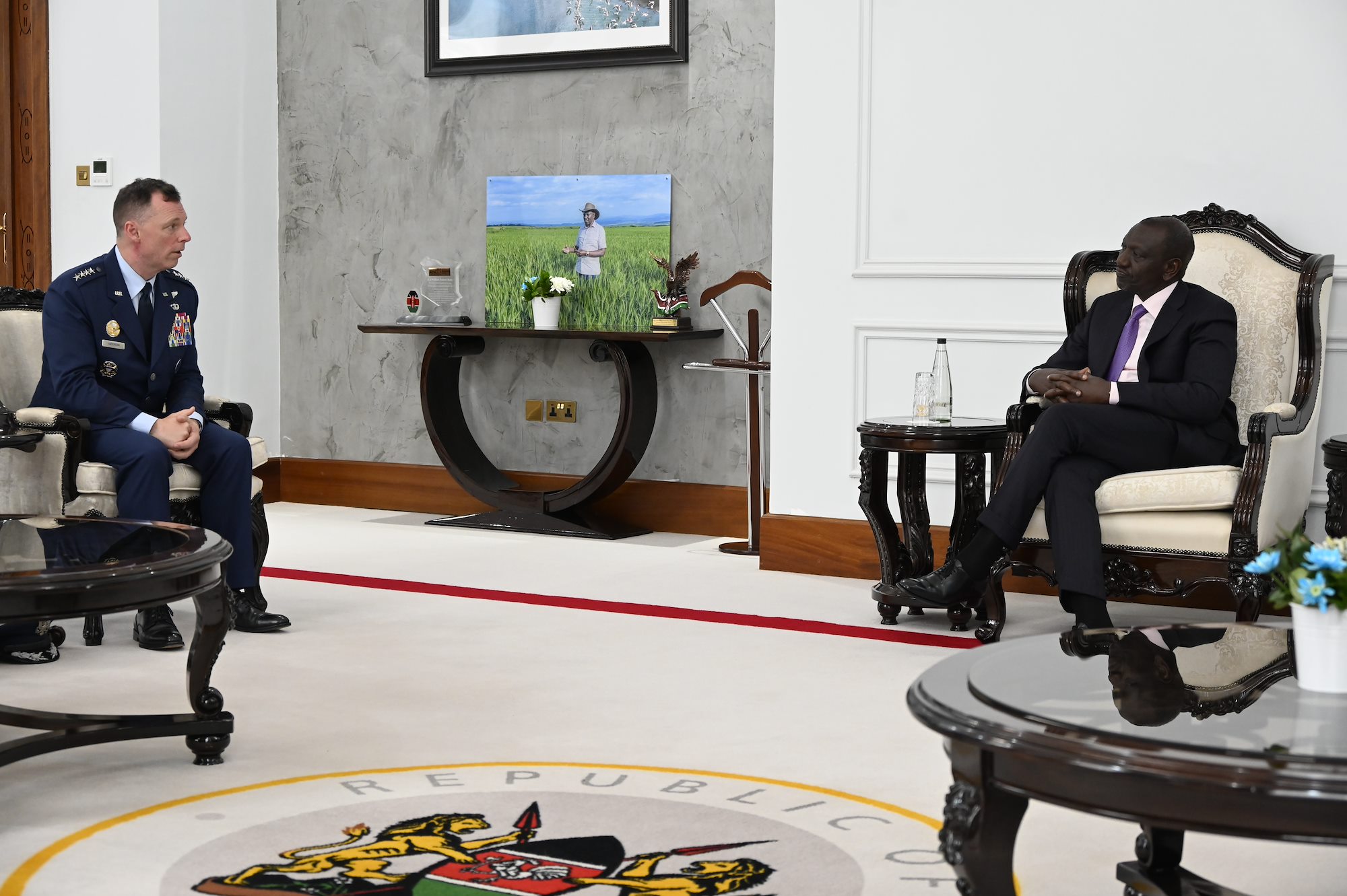 Gen. Dagvin Anderson meets with Kenyan President William Ruto